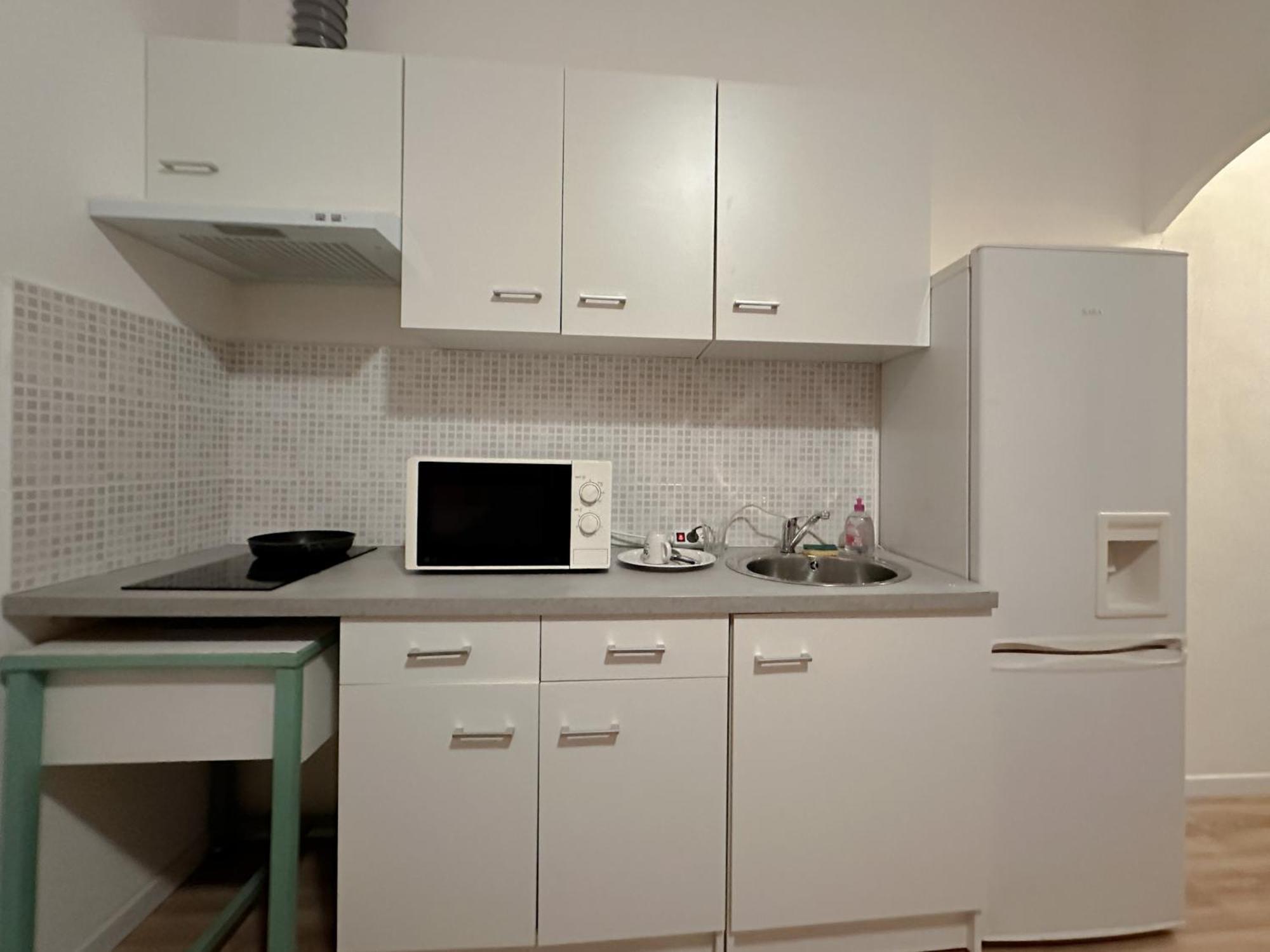 פרפיניין Charmant Studio Avec Balcon מראה חיצוני תמונה